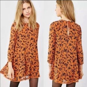 Urban Outfitter Kimchi Blue Terra Cotta Dress Blue Floral Flowy Shift Dress NWT